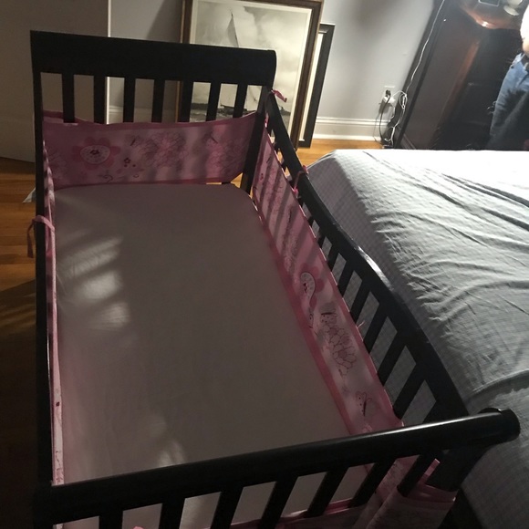 This is cribsit’s a newbrown colornew mattress